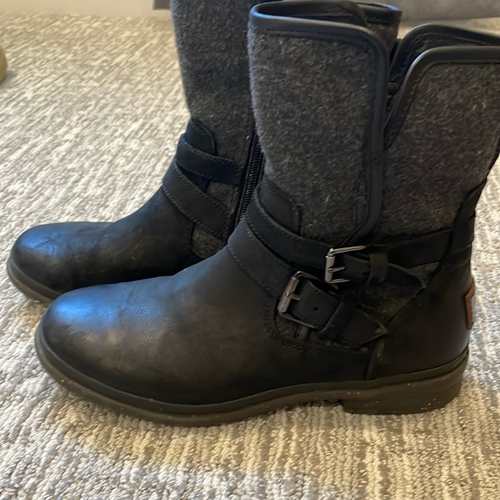 Women’s ugg boots, size 7. Leather bottom, wool upper